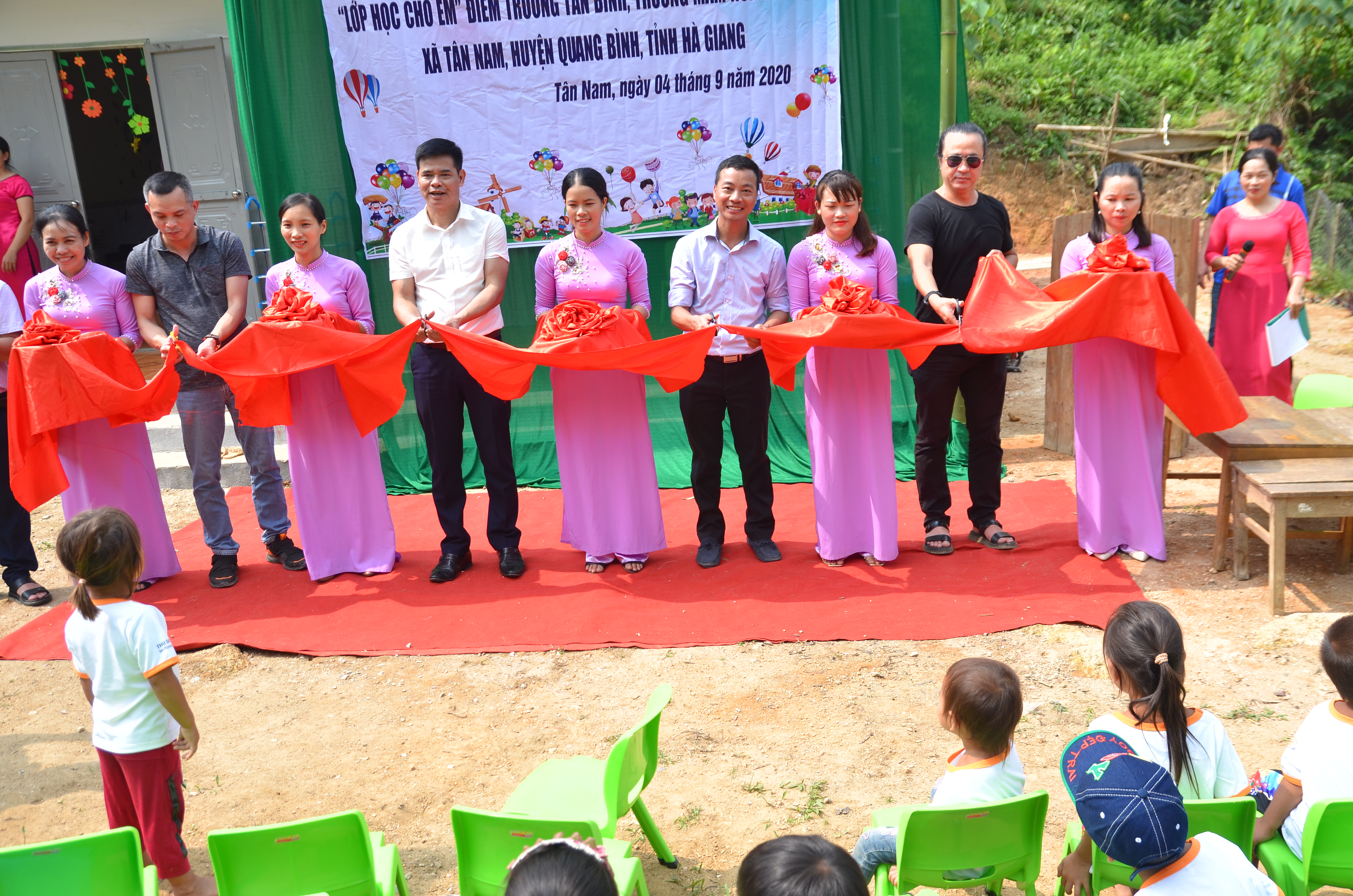 Thủ Đô Multimedia trao tặng lớp học mới tại thôn Tân Bình, xã Tân Nam, huyện Quang Bình